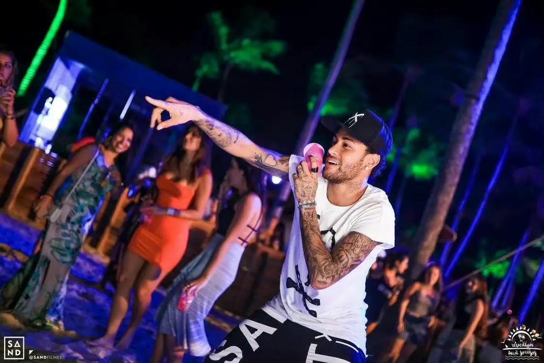 罗马诺：巴黎已向即将离开巴萨的小将德罗提交合同报价