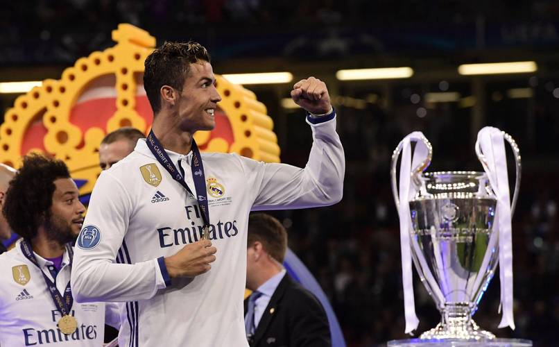 梅西决赛2助攻！率队3-1首次夺冠，一夜又创纪录：生涯47次捧杯