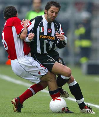 米体：利物浦对基耶萨坚持要1500万，尤文愈发关注小马尔蒂尼