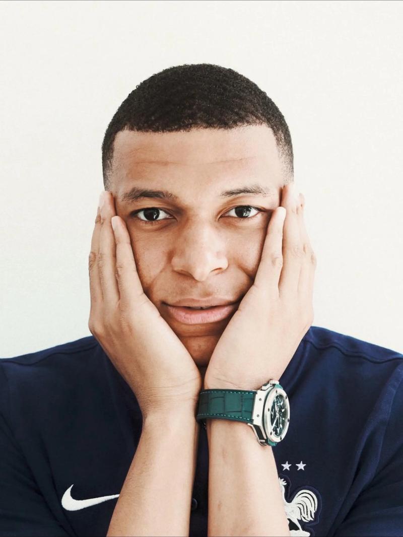 十人博洛尼亚0-0战平布兰，里科吉安尼斯染红