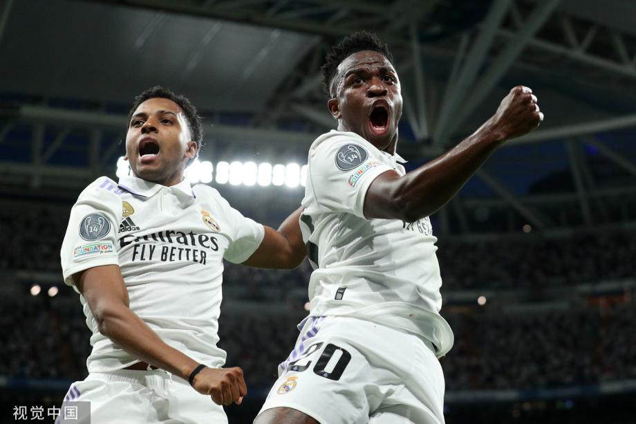 辽宁男篮王哲林关键得分带队胜