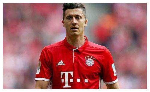 你是哪边的？本菲卡门将特鲁宾扑点后被队友阿劳若补射进球