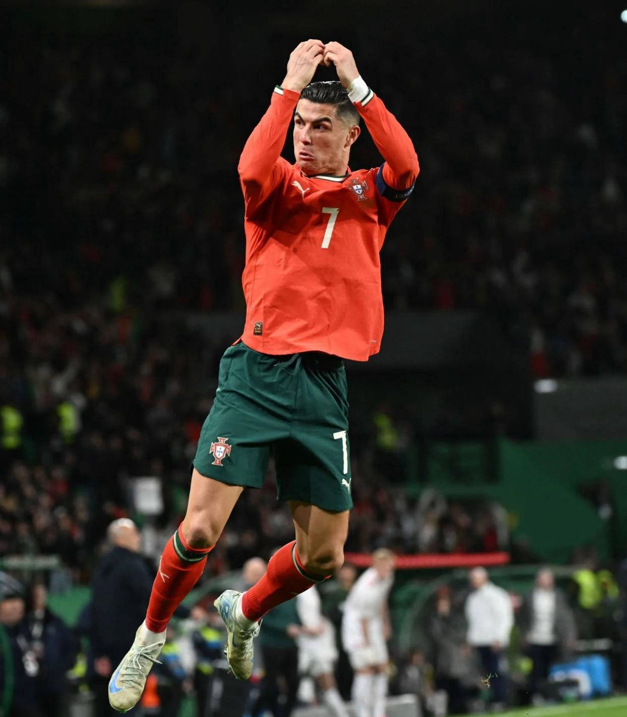 热刺vs哥本哈根：穆阿尼、布伦南、西蒙斯首发出战