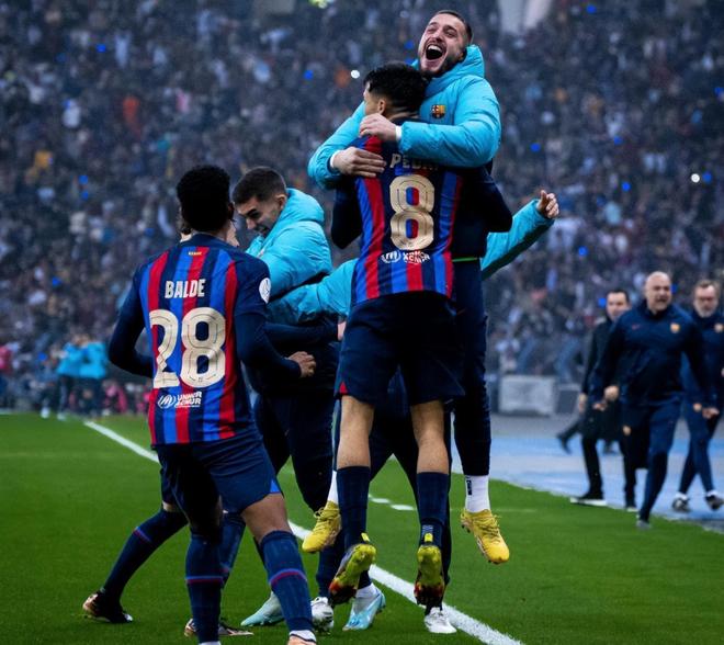 记者：拜仁考虑通过引进巴莱巴以顶替去向未明的格雷茨卡