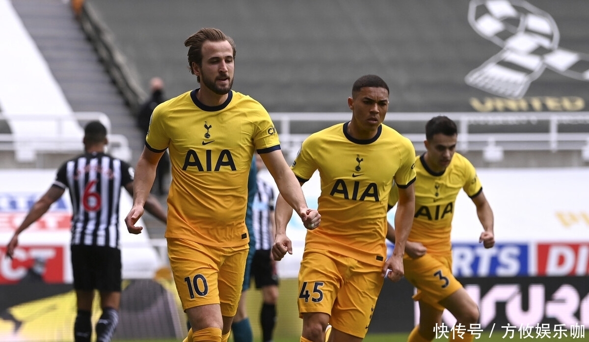 泰州队“苏超”冠军奖杯开启全市巡展，第一站在海陵老街